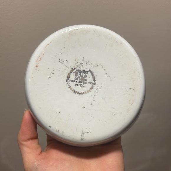 Chicago Marina City gold accented ceramic ashtray - Picture 4 of 5